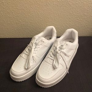 white low top sneakers